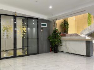 公司大門(mén)及前臺(tái)